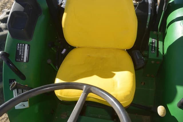 Image of John Deere 5055E equipment image 4