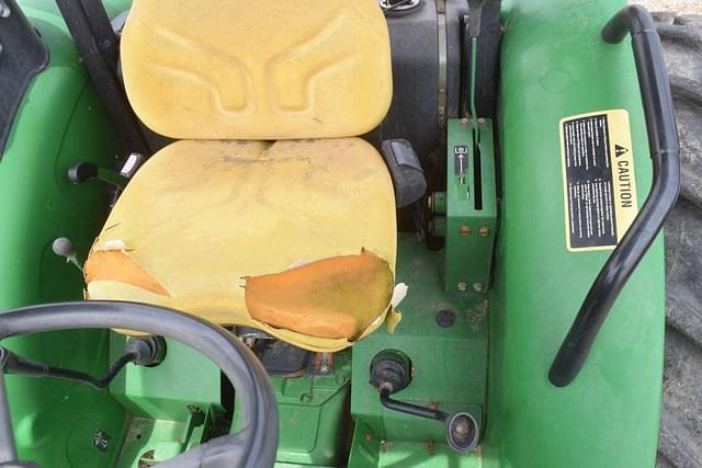 Image of John Deere 5055E equipment image 4