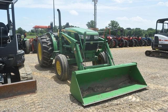 Image of John Deere 5055E equipment image 3