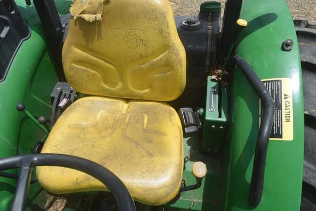 Image of John Deere 5055E equipment image 4