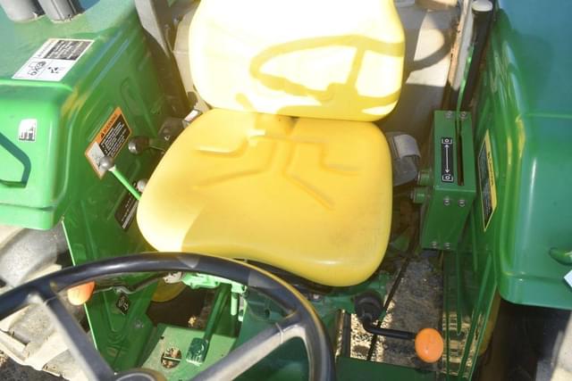 Image of John Deere 5065E equipment image 4
