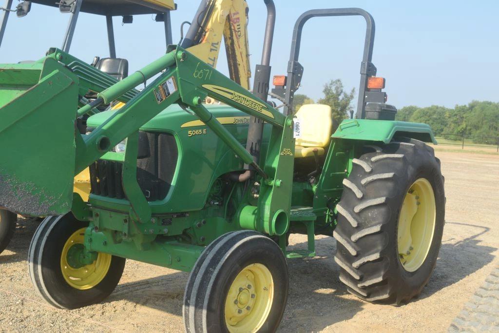 Image of John Deere 5065E Primary image