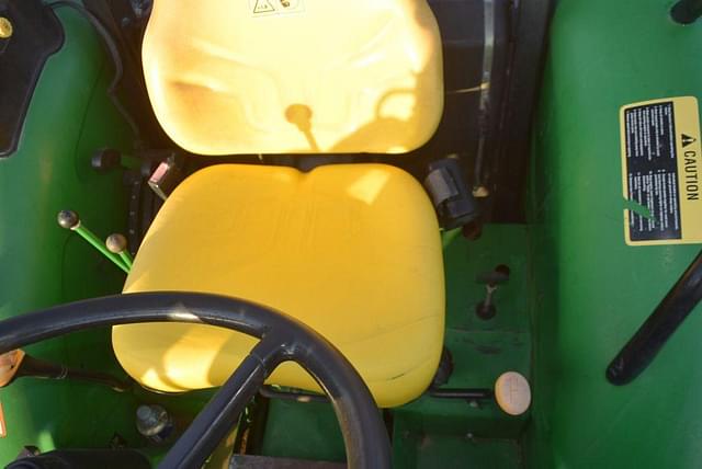 Image of John Deere 5065E equipment image 4