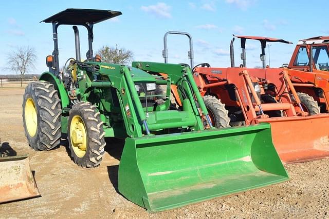 Image of John Deere 5065E equipment image 3