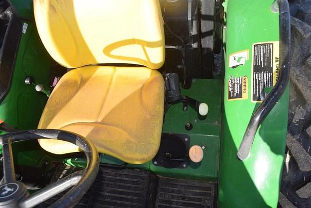 Image of John Deere 5065E equipment image 4