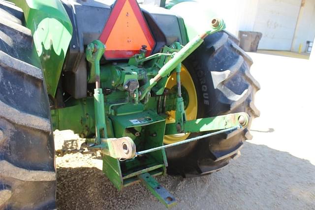 Image of John Deere 5065E equipment image 4