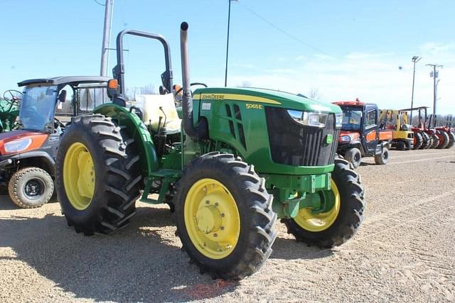 Image of John Deere 5065E equipment image 3