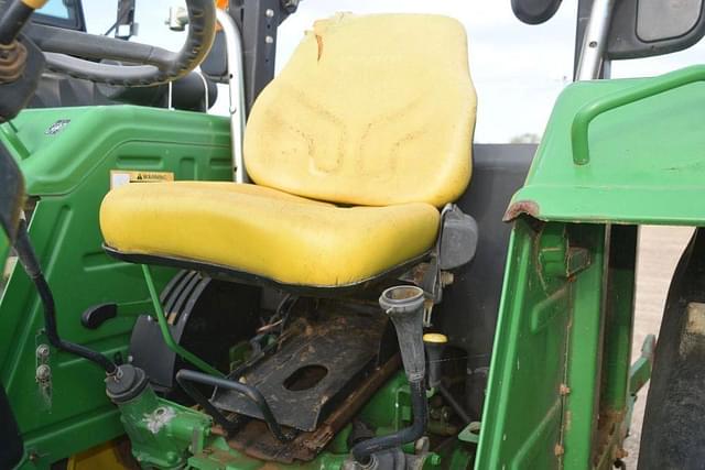 Image of John Deere 5065E equipment image 4