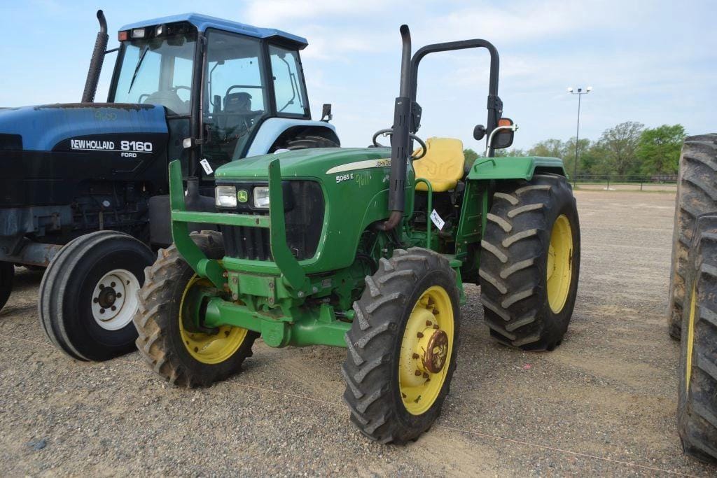 Main image John Deere 5065E