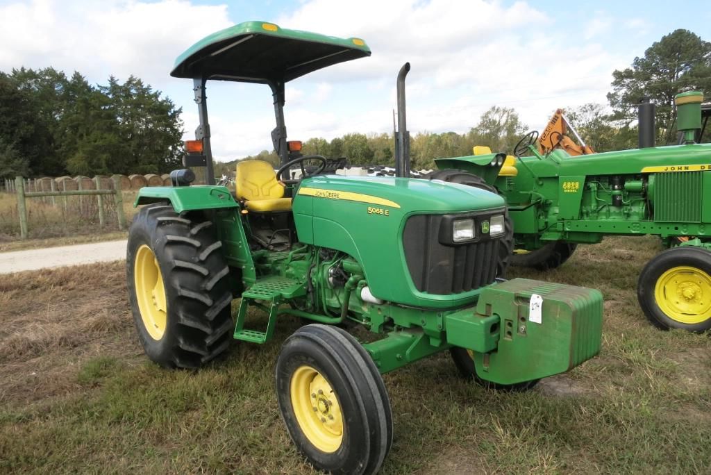 John Deere 5065E Equipment Image0