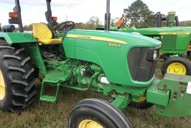Image of John Deere 5065E equipment image 2