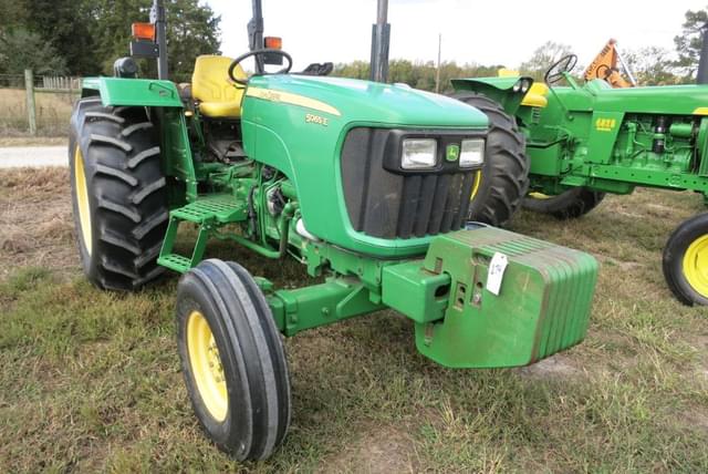 Image of John Deere 5065E equipment image 1