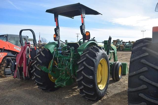 Image of John Deere 5065M equipment image 2