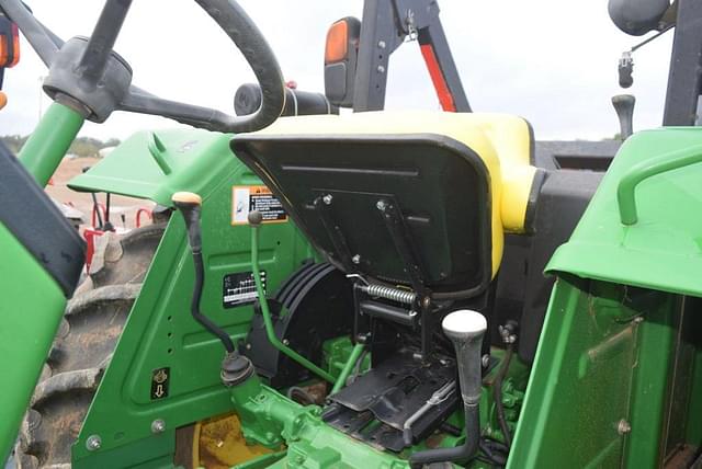 Image of John Deere 5075E equipment image 4