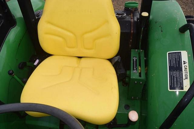 Image of John Deere 5075E equipment image 4