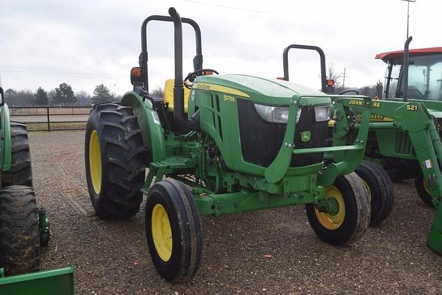 Image of John Deere 5075E equipment image 3