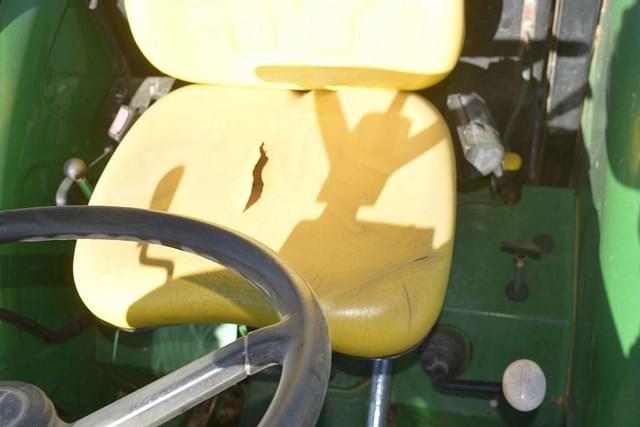 Image of John Deere 5075E equipment image 4