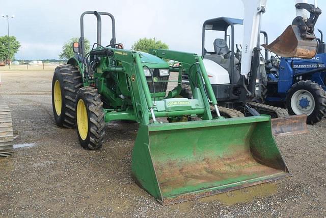Image of John Deere 5075E equipment image 3