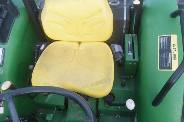 Image of John Deere 5075E equipment image 4