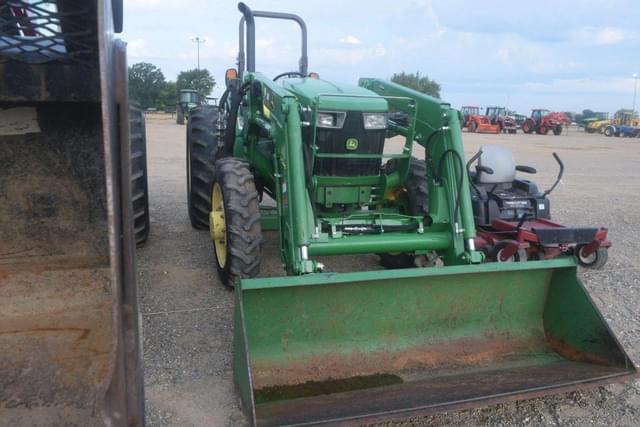 Image of John Deere 5075E equipment image 3