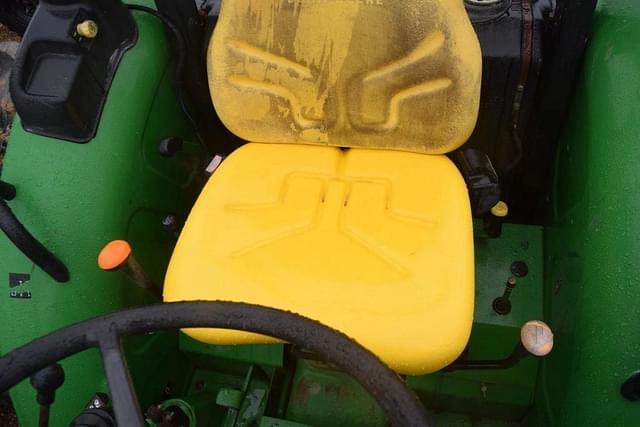 Image of John Deere 5075E equipment image 4