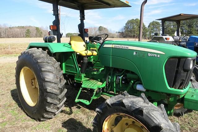 Image of John Deere 5075E equipment image 2