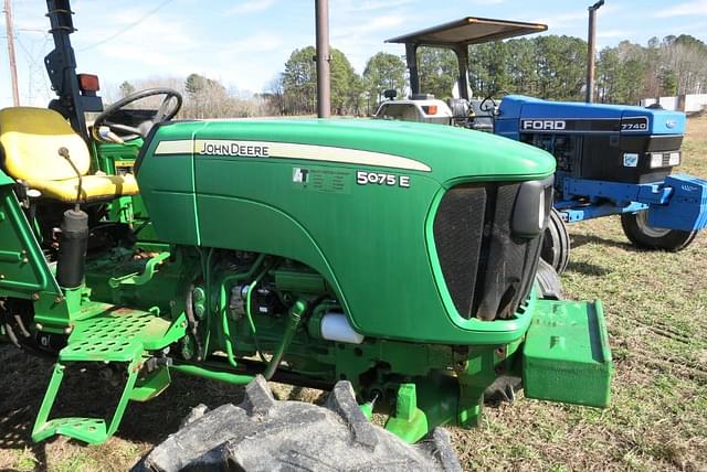 Image of John Deere 5075E equipment image 3