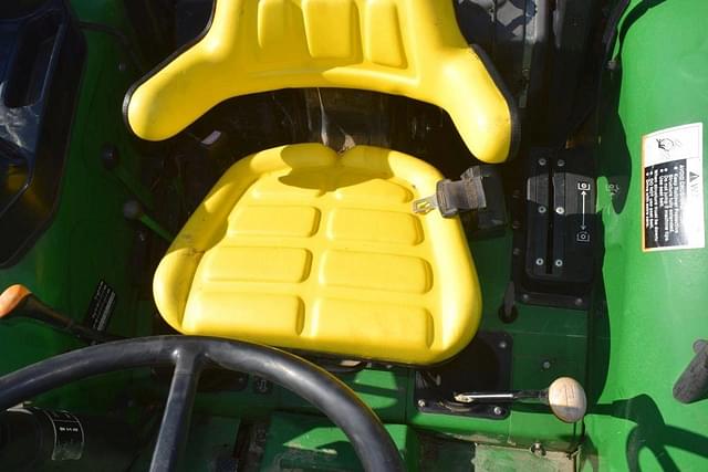 Image of John Deere 5075E equipment image 4