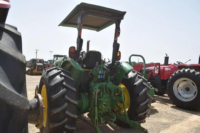 Image of John Deere 5075M equipment image 1