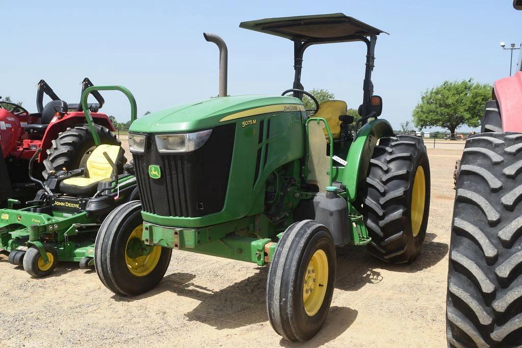 Image of John Deere 5075M Primary image