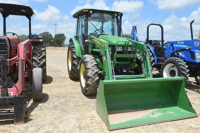 Image of John Deere 5083E equipment image 3