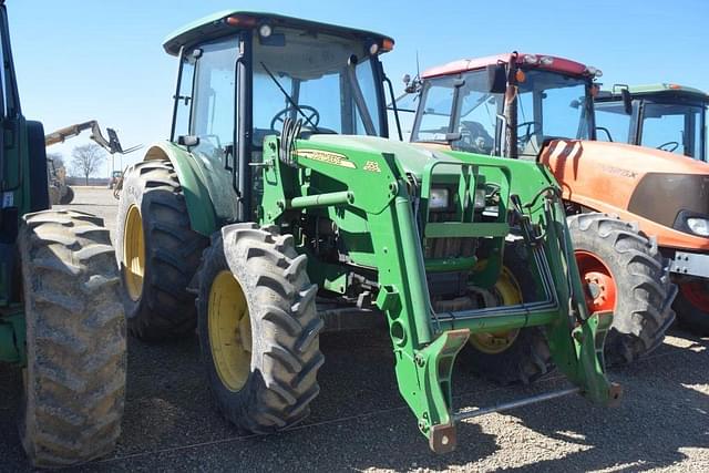 Image of John Deere 5083E equipment image 3