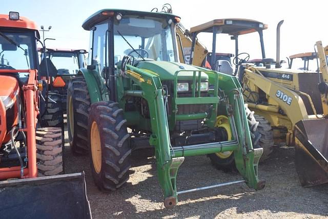 Image of John Deere 5083E equipment image 3