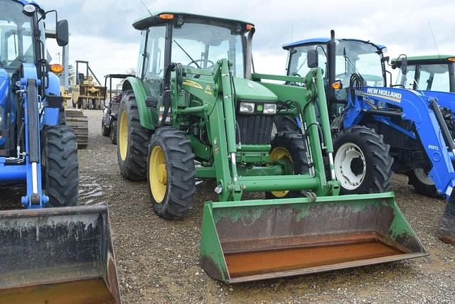 Image of John Deere 5083E equipment image 3