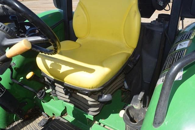 Image of John Deere 5085E equipment image 4