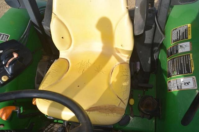 Image of John Deere 5085E equipment image 4