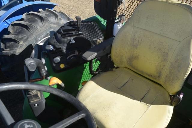 Image of John Deere 5100E equipment image 4