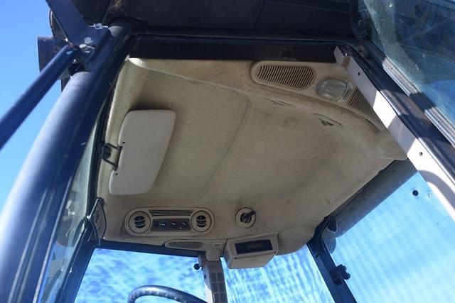 Image of John Deere 5100E equipment image 4