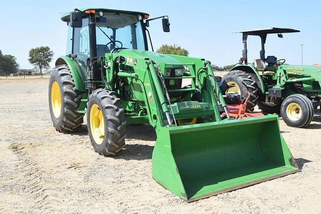 Image of John Deere 5100E equipment image 3