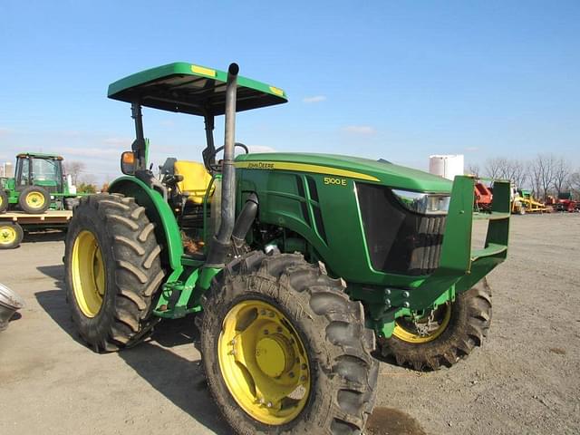 Image of John Deere 5100E equipment image 3