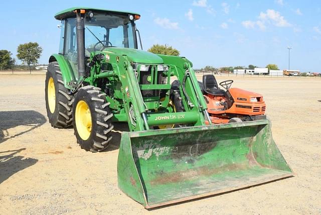 Image of John Deere 5100E equipment image 3