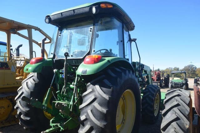Image of John Deere 5100M equipment image 2