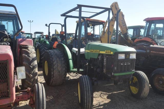 Image of John Deere 5105 equipment image 3