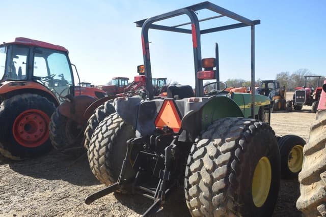 Image of John Deere 5105 equipment image 2