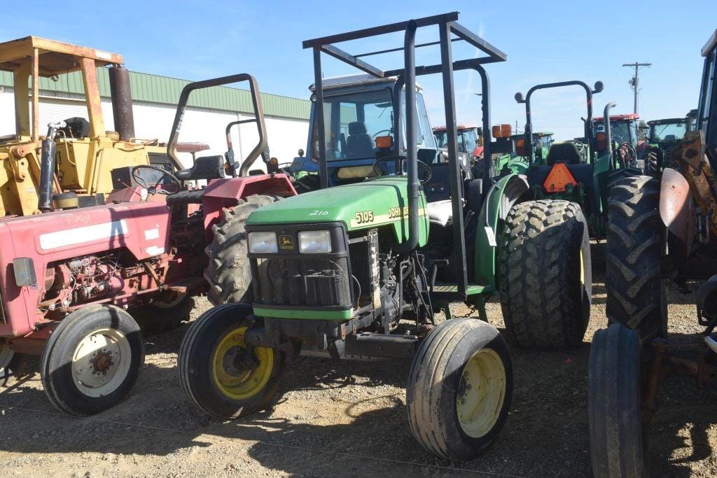 John Deere 5105 Equipment Image0