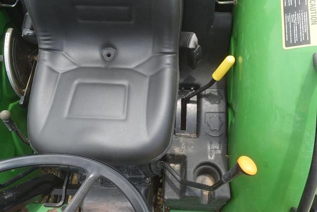 Image of John Deere 5105 equipment image 4