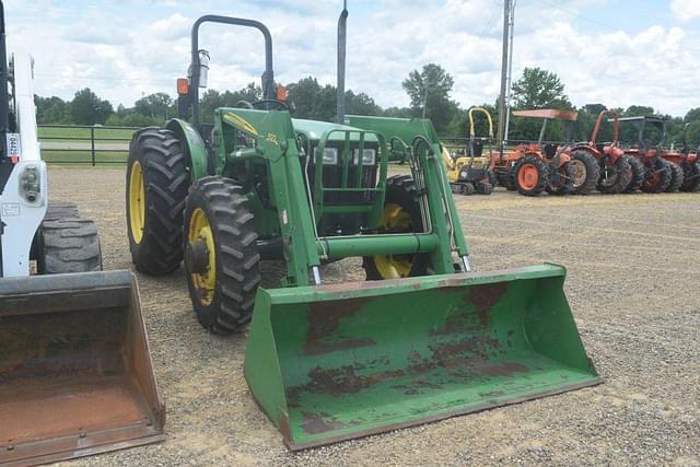 Image of John Deere 5105 equipment image 3