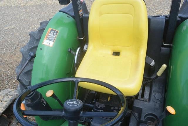 Image of John Deere 5105 equipment image 4