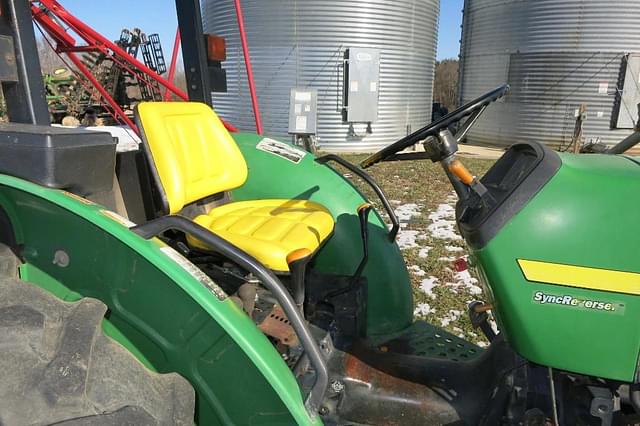 Image of John Deere 5105 equipment image 4