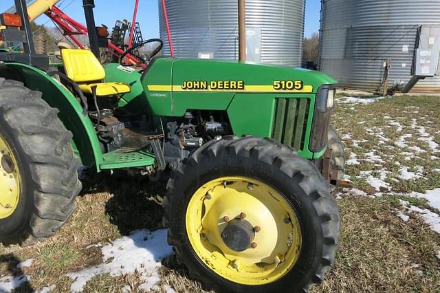 Image of John Deere 5105 equipment image 1